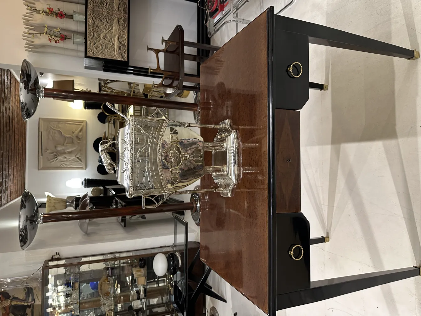 Античная чаша для пунша WMF декор на столе с фоном