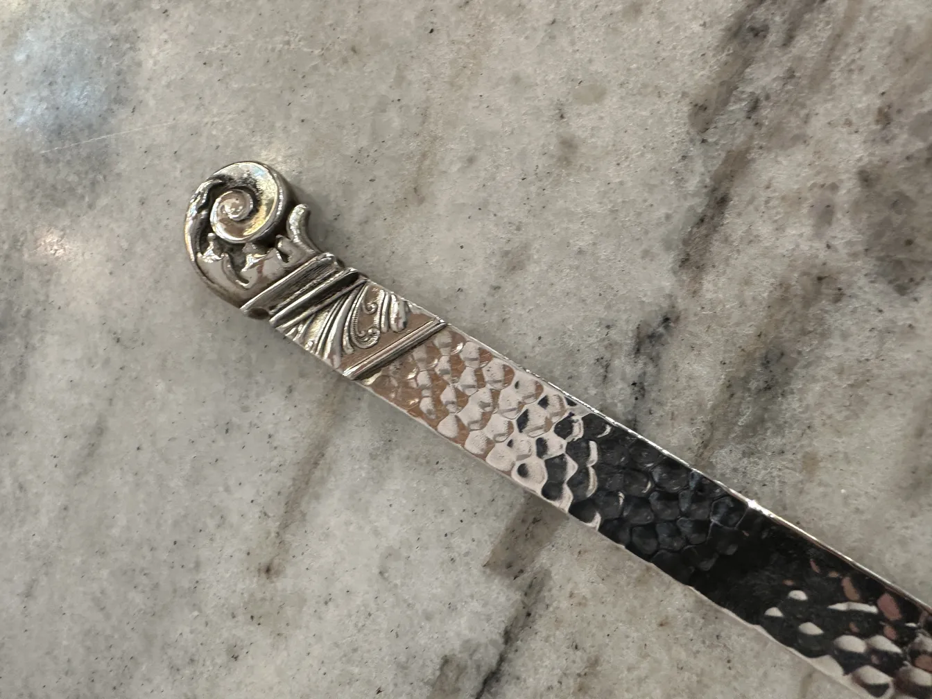 poncheira wmfn antiga com design intrincado e elegante