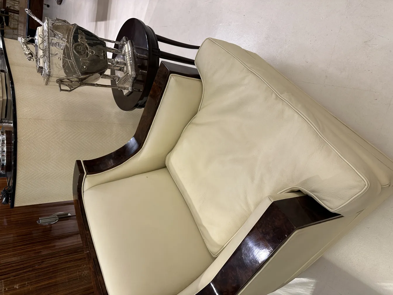 Ciotola da punch wmfn con design elegante in un ambiente sofisticato