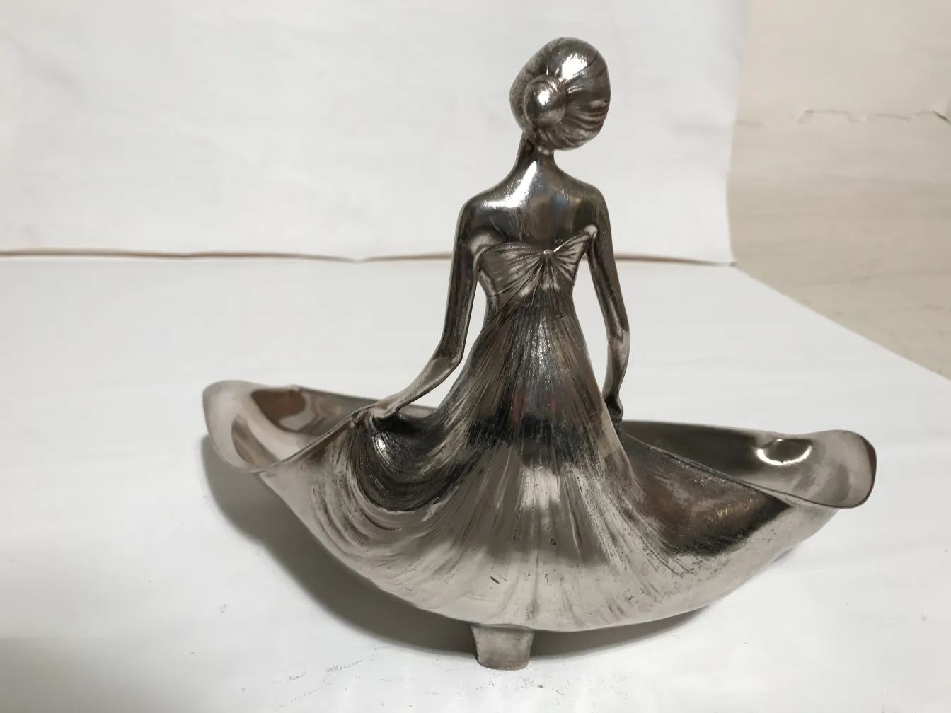 plateaux de carte ancien orivit avec une figure stylisée