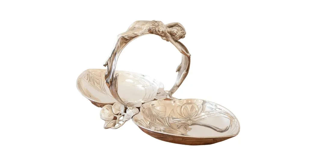 Vassoio per carte antico WMF con design floreale elegante, ideale per decorare.