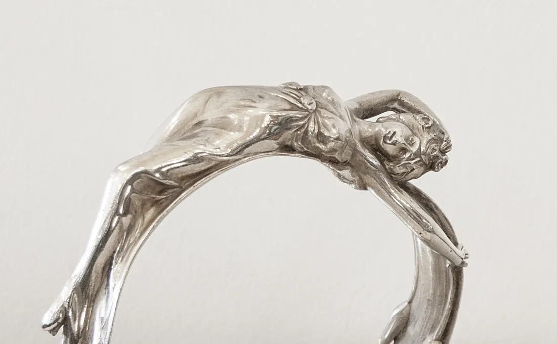 Plateau de carte ancien WMF avec des détails décoratifs de figure féminine