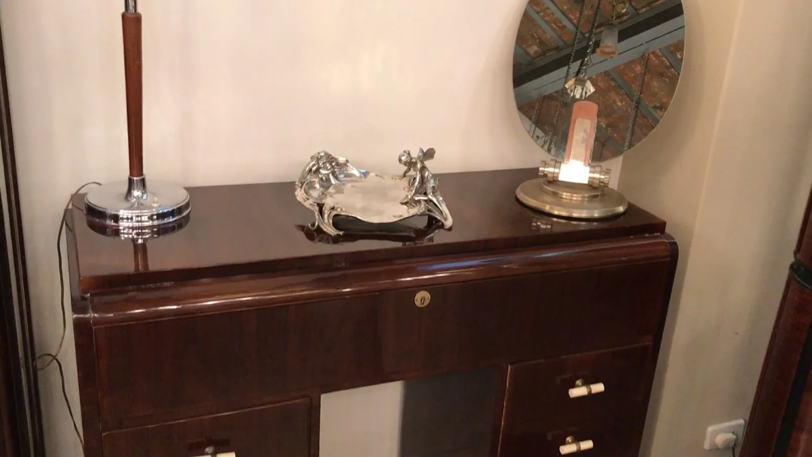 装飾デザインを施したアンティークWMFレタートレイ