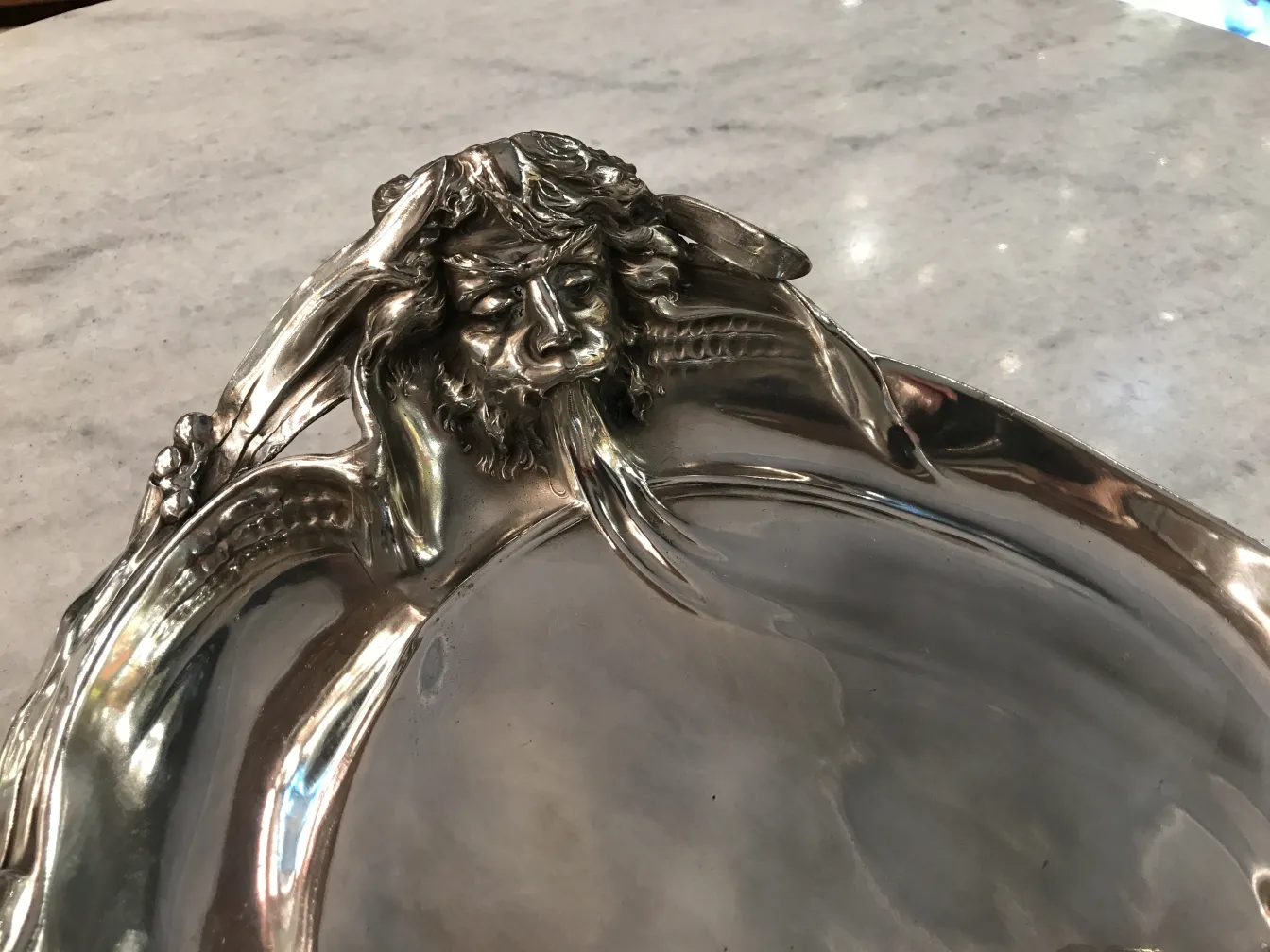 صينية مغلف قديمة WMF بتصميم أنيق وزخارف