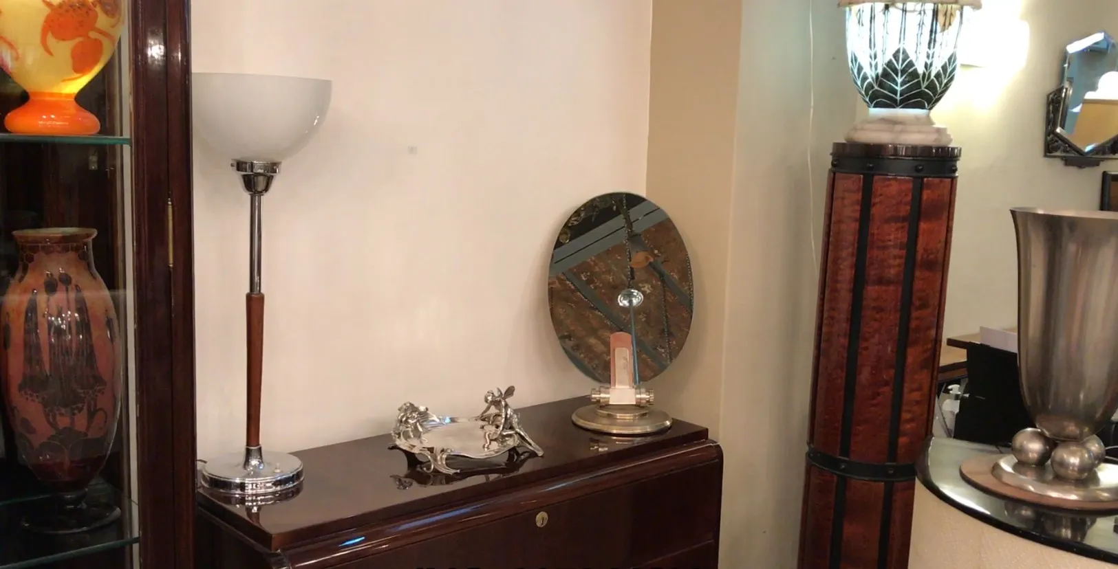 plateaux de carte antique WMF avec un design élégant dans un cadre décoratif