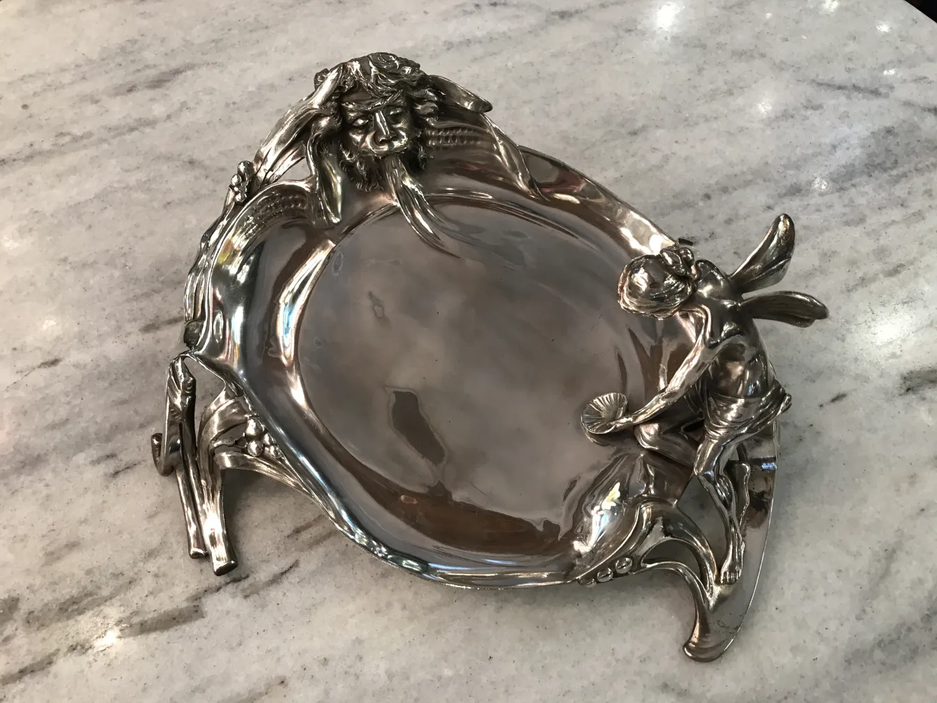 प्राचीन पत्र ट्रेWMF के सजावटी आंकड़े