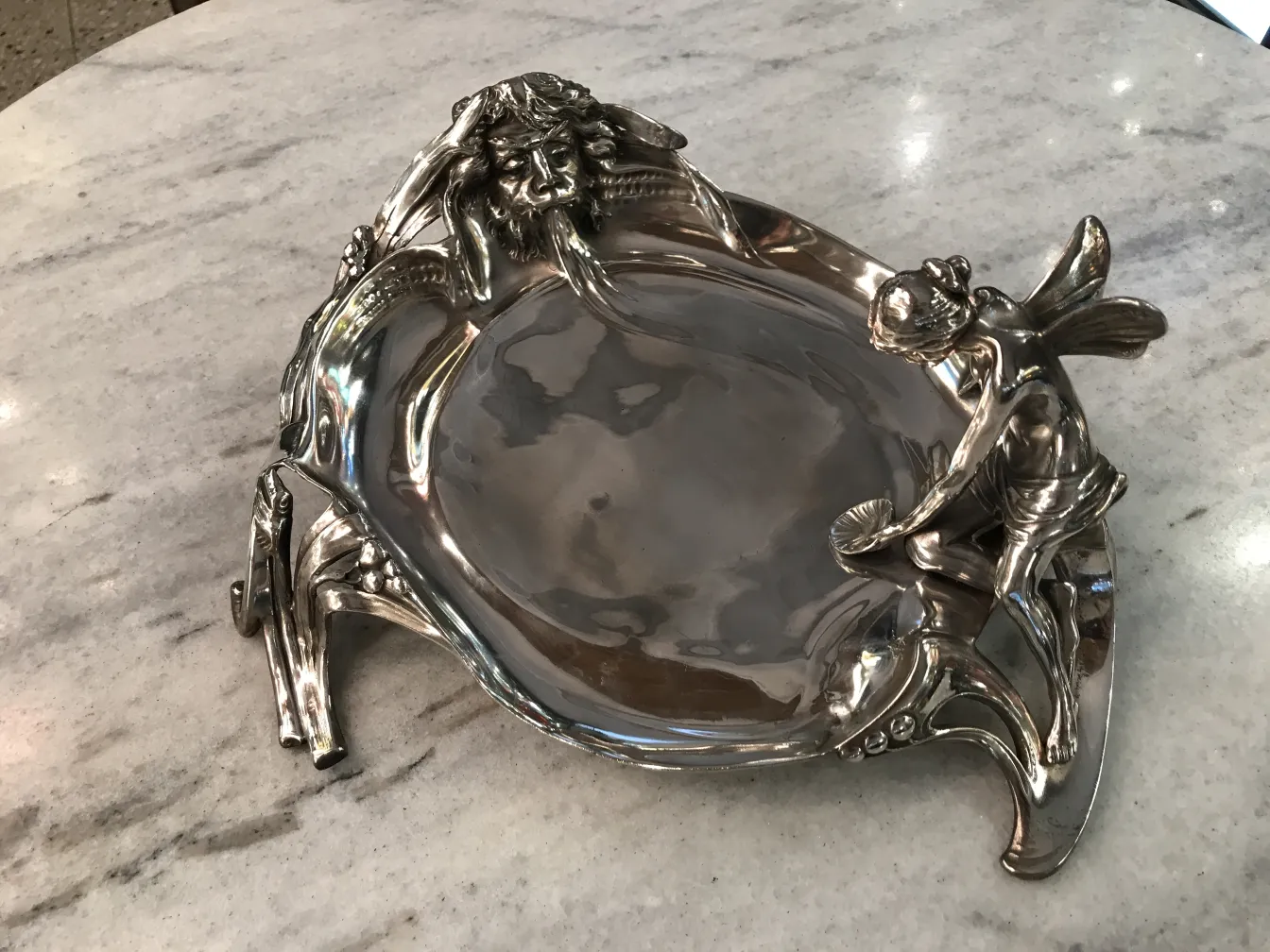 antikes Kartenfach WMF mit dekorativen Figuren