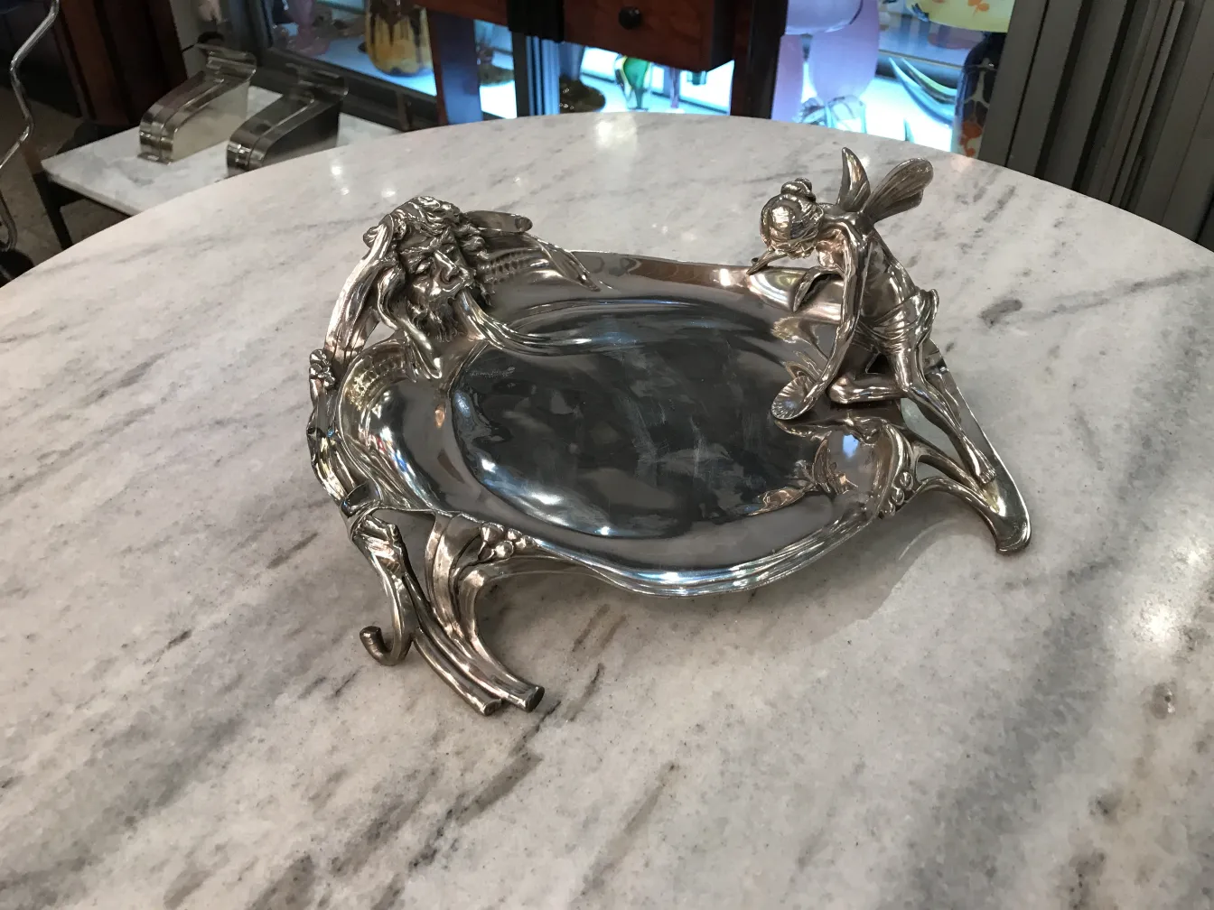 Antikes Kartenfach WMF mit aufwändigem Design und dekorativen Details.