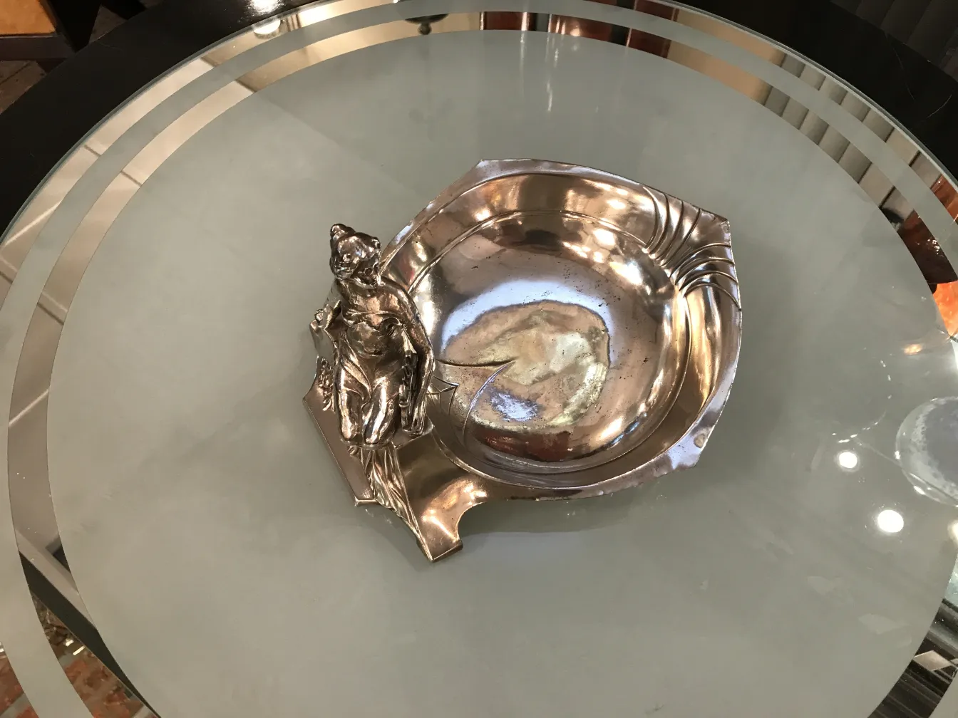 Vassoi per carte antichi WMF con figura ornamentale, eleganti e decorativi.