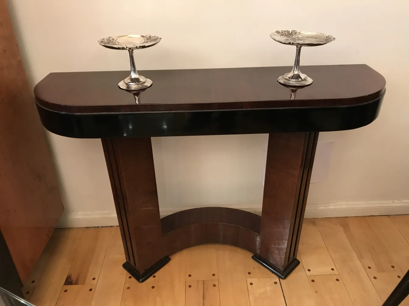 Plateaux de carte ancien WMF sur une table moderne