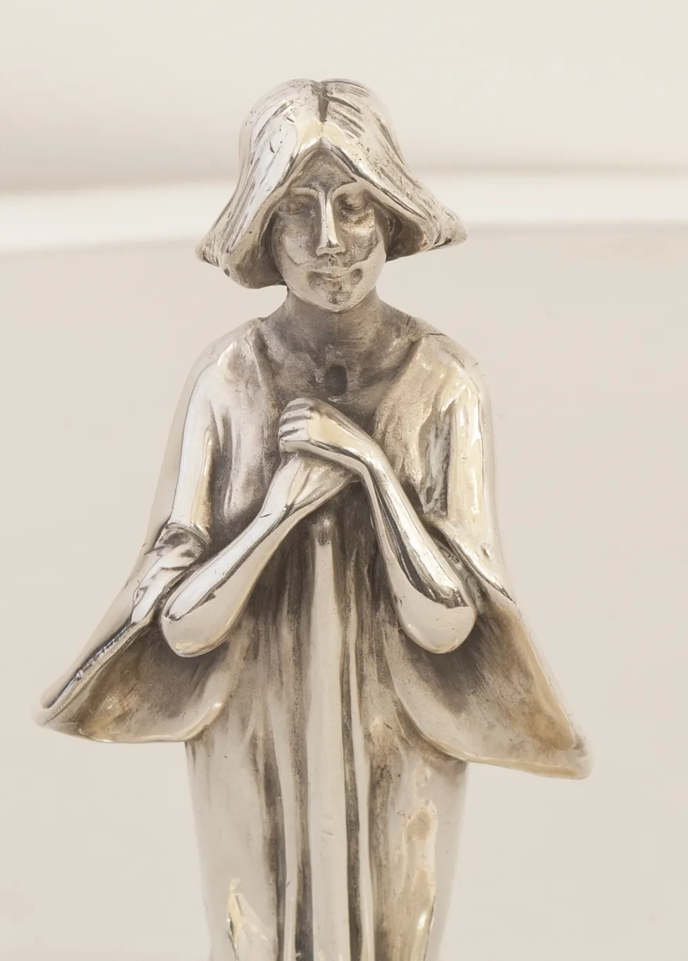 antikes Kartenfach WMF mit dekorativer Figur