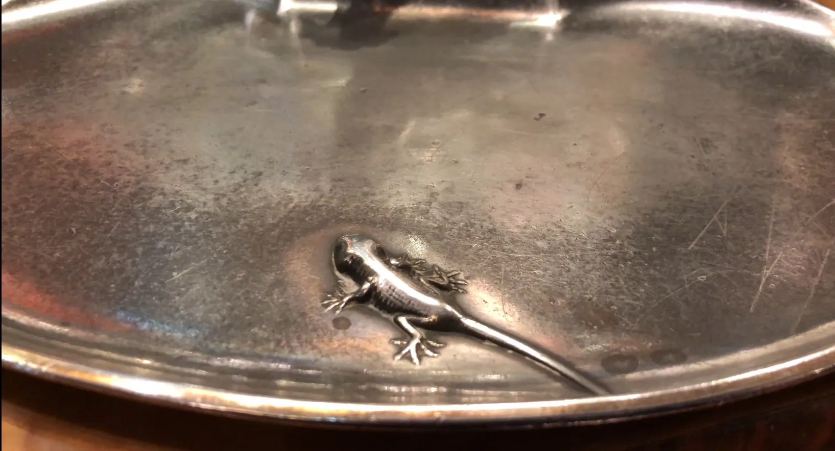 plateau de carte antique WMF avec un détail de lézard