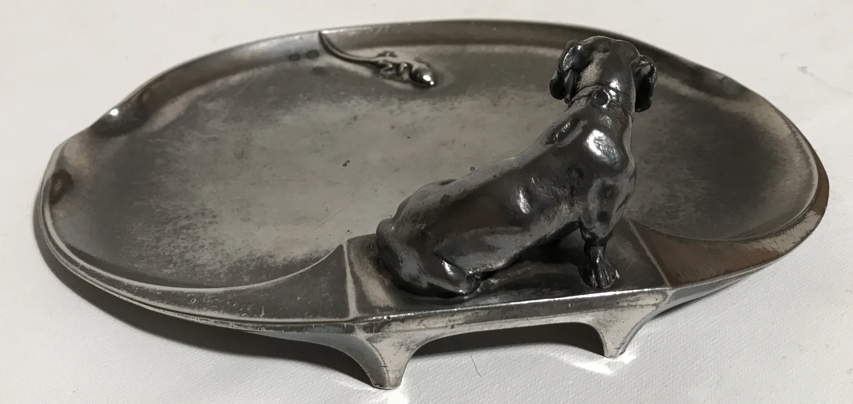 犬のフィギュアのあるアンティークカードトレー