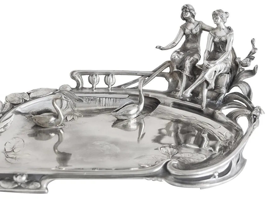 古董卡片托盘，带装饰元素和人物