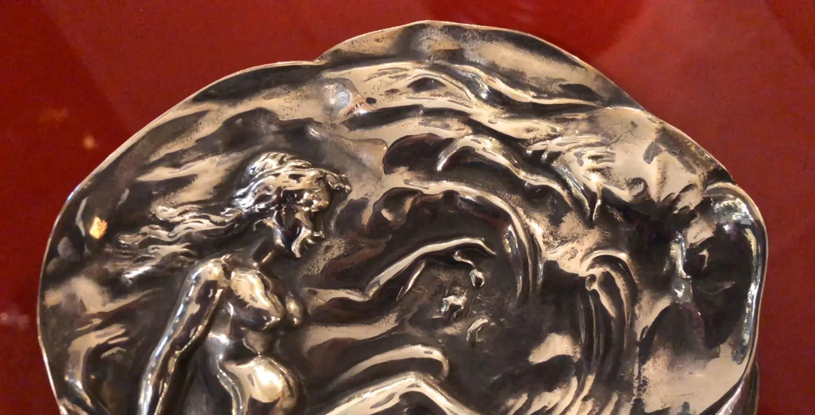 Antigua bandeja de cartas WMF decorativa con detalles artísticos