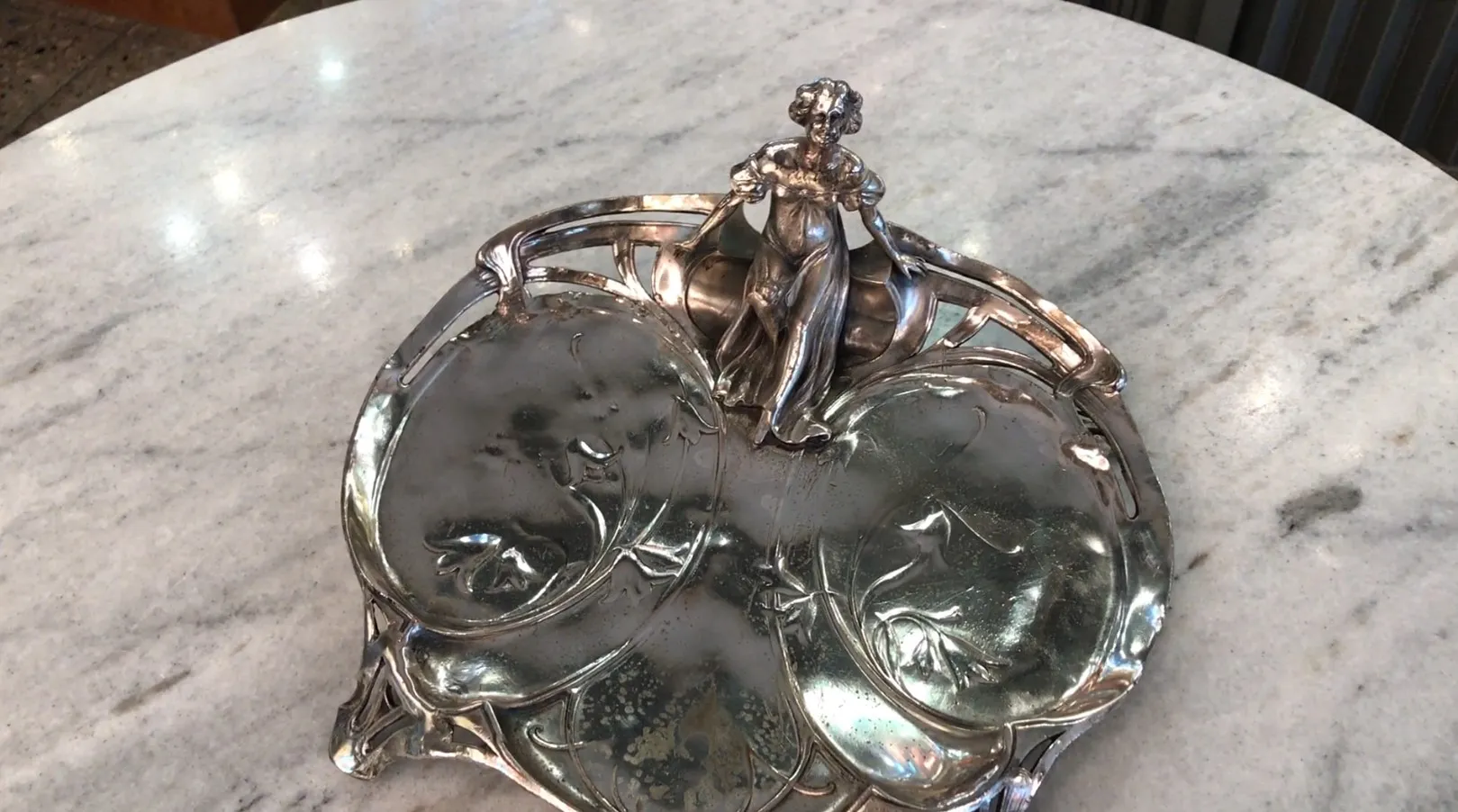 Vassoi per carte antichi WMF con figura femminile al centro