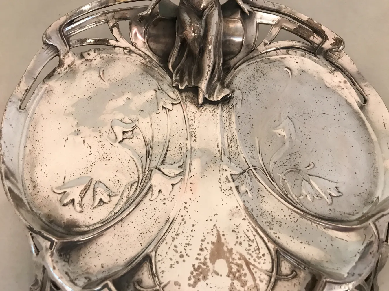 plateaux de carte ancien WMF avec motifs floraux