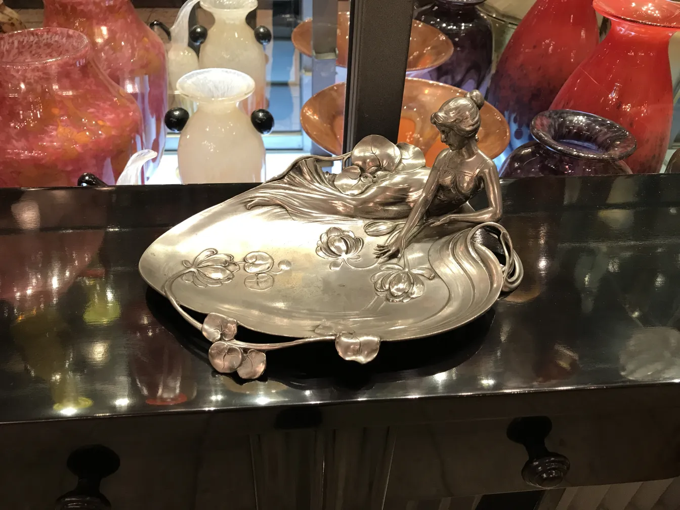 पुरानी पत्र ट्रे WMF के फूलों और आकृतियों के साथ