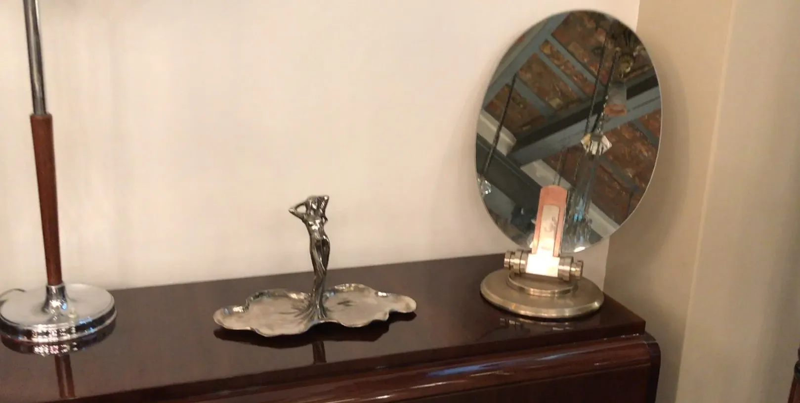 vassoi antico per carte con figura decorativa