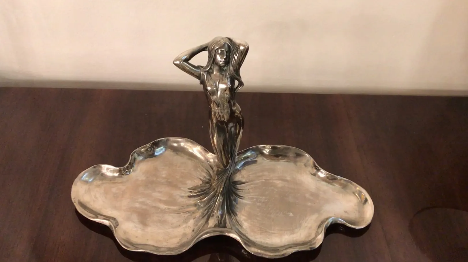 antikes Kartenfach WMF mit weiblicher Figur in der Mitte