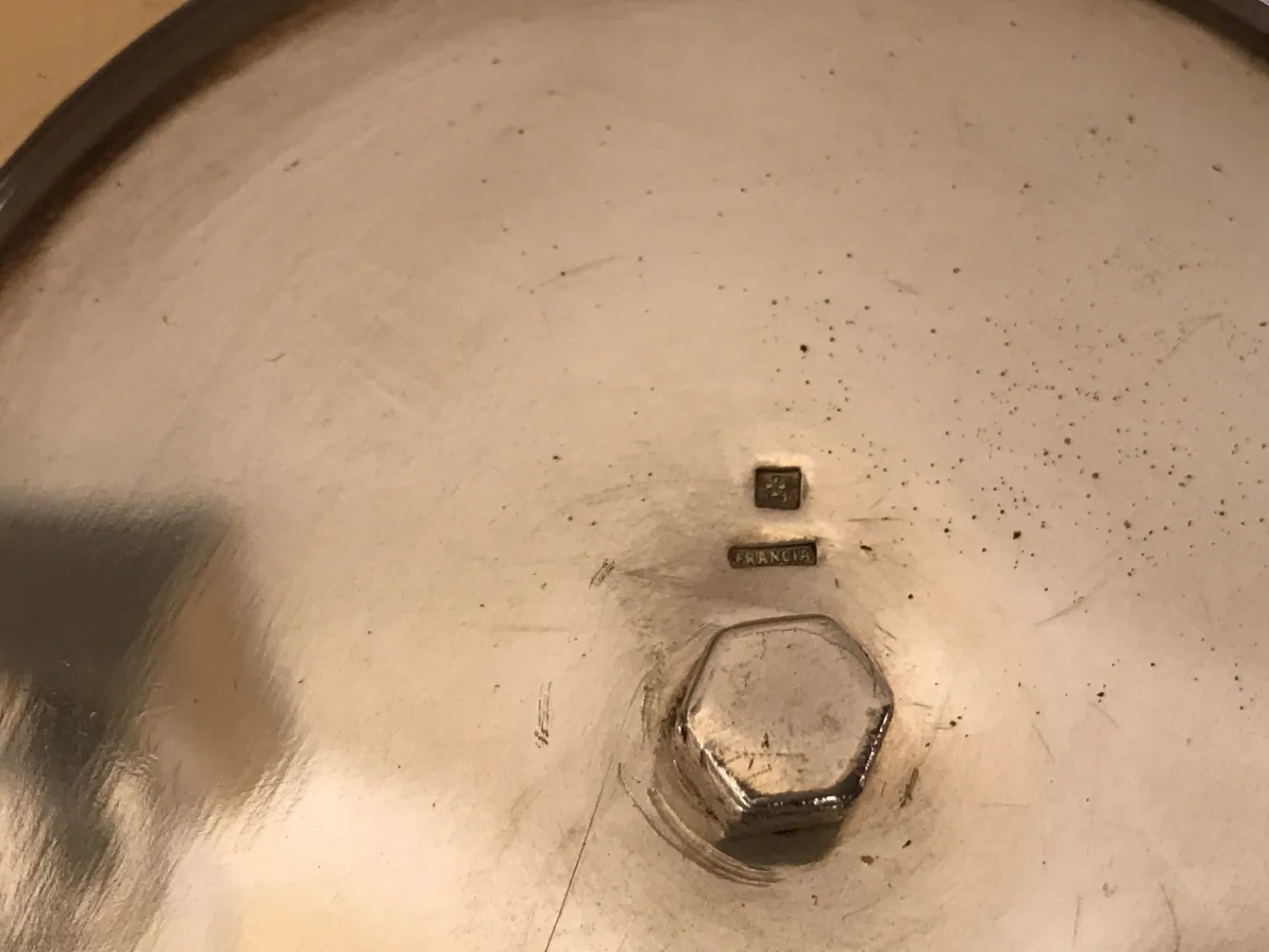 古董卡片托盘显示出明显的使用痕迹。