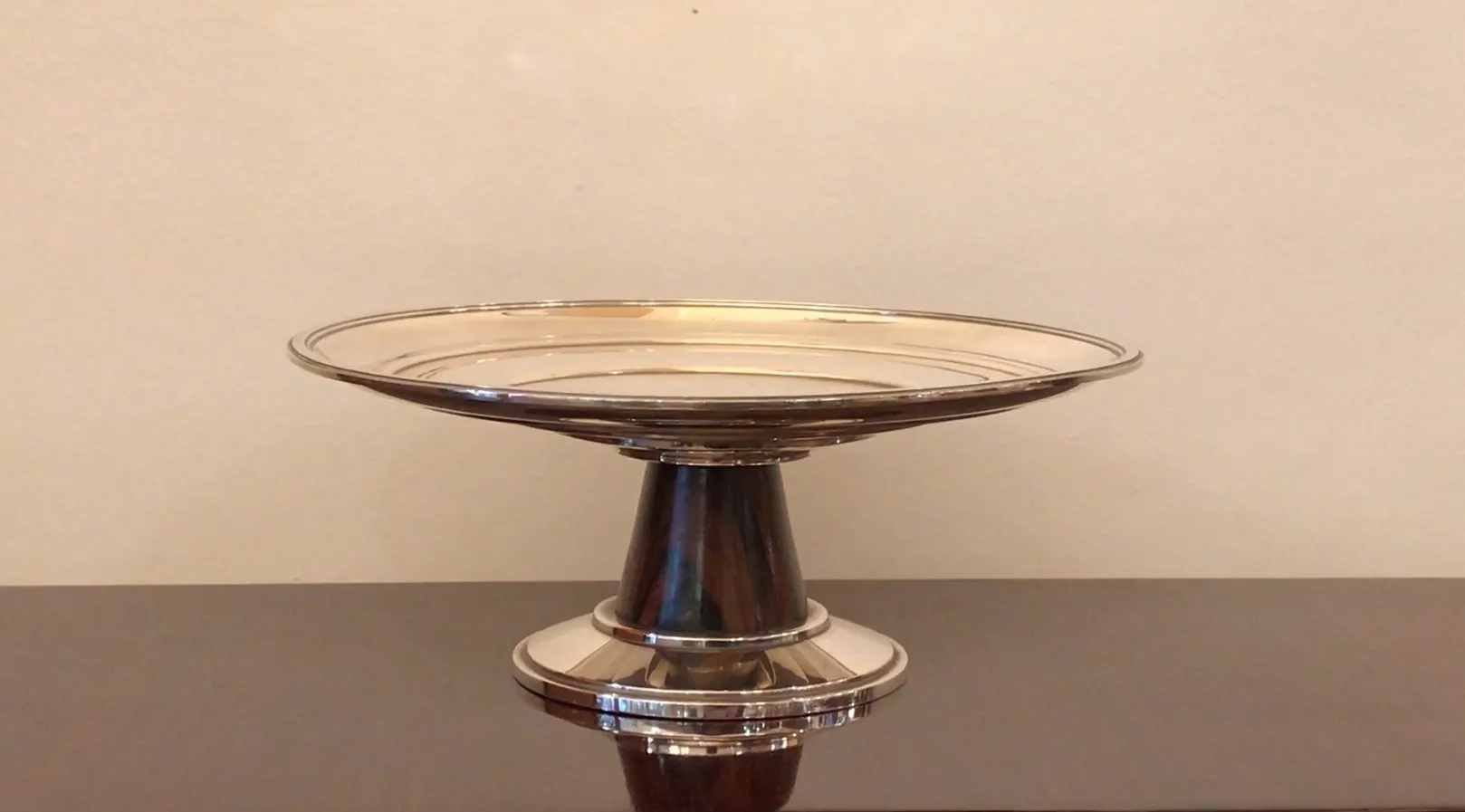 古董卡片托盘，优雅的底座和宽形。