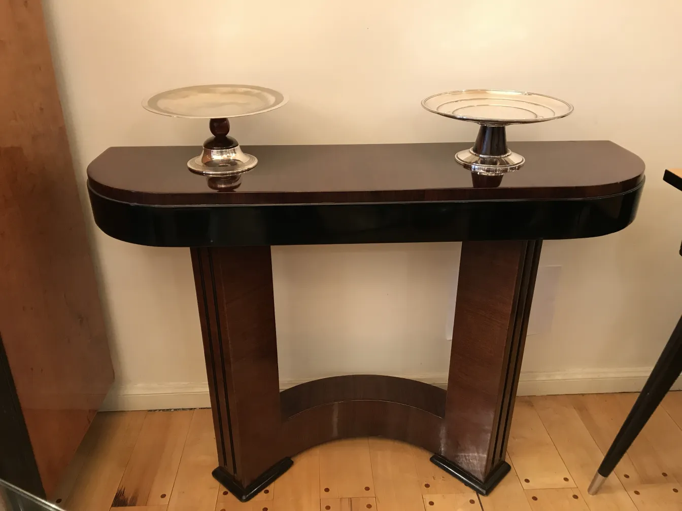 antikes kartenfach mit eleganter dekoration und stromlinienförmiger form