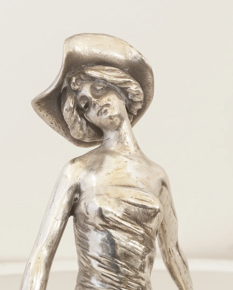 صينية مغلف قديم L. Allion مع عناصر زخرفية