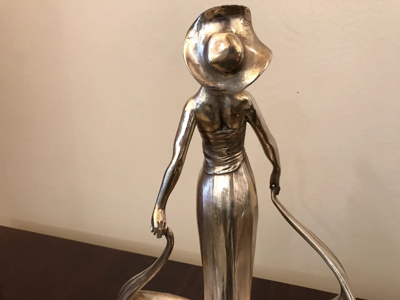 bandeja de cartas antigua con diseño elegante y detalles únicos