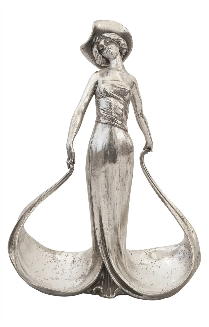 bandeja antigua de cartas con figura elegante, en forma de mujer, sosteniendo dos extremos