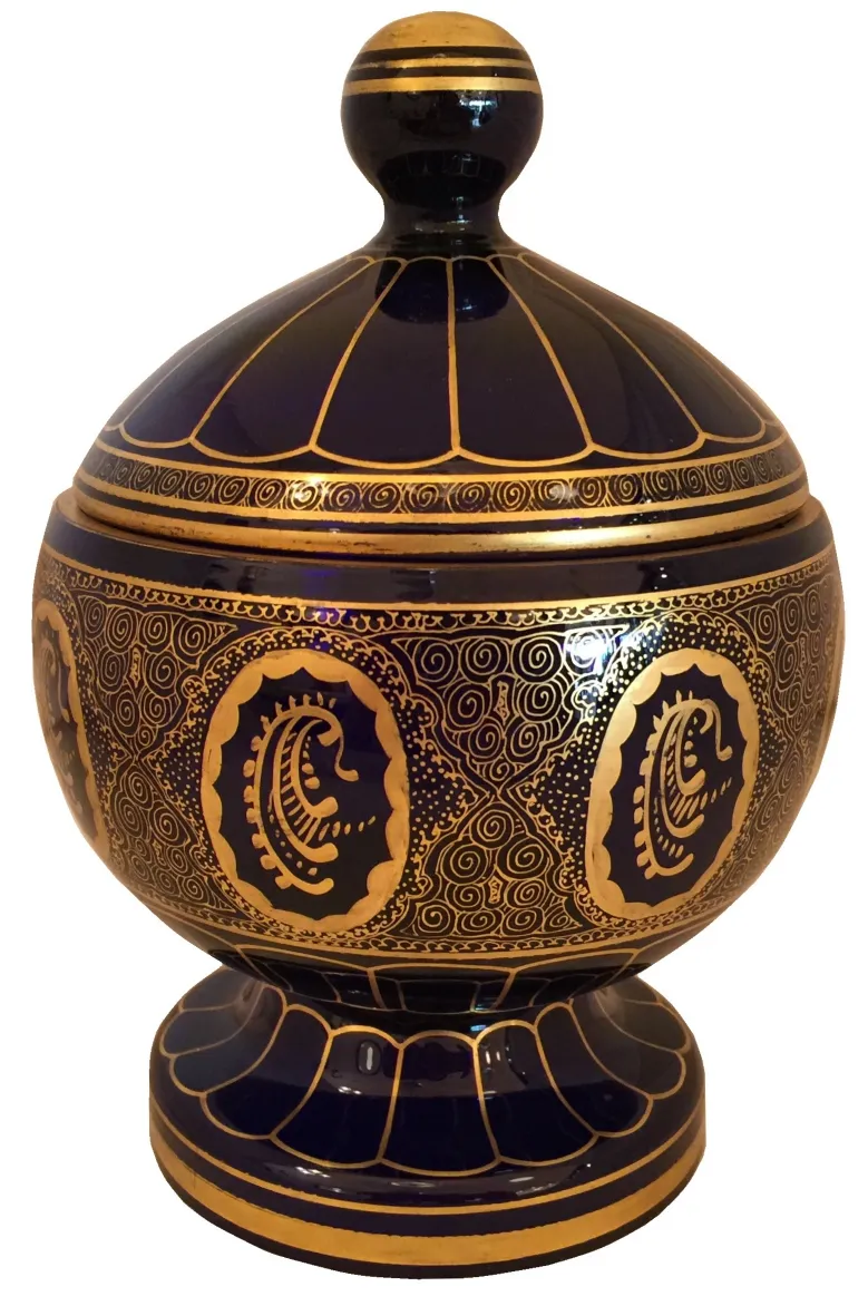 bombóniêr antiga com design dourado e azul