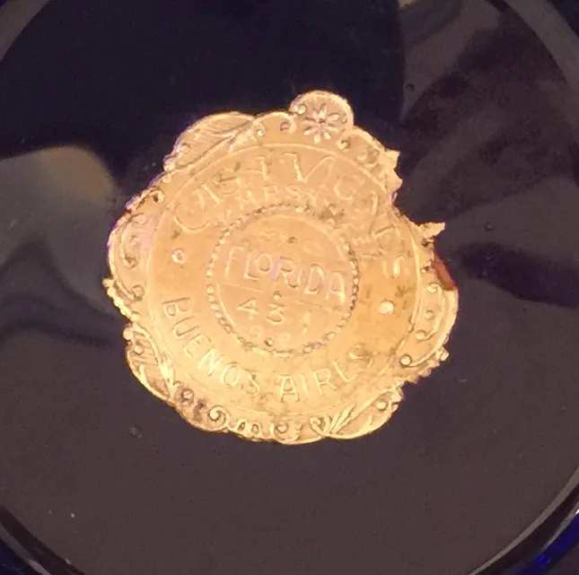 带有复杂装饰的古董糖果盒