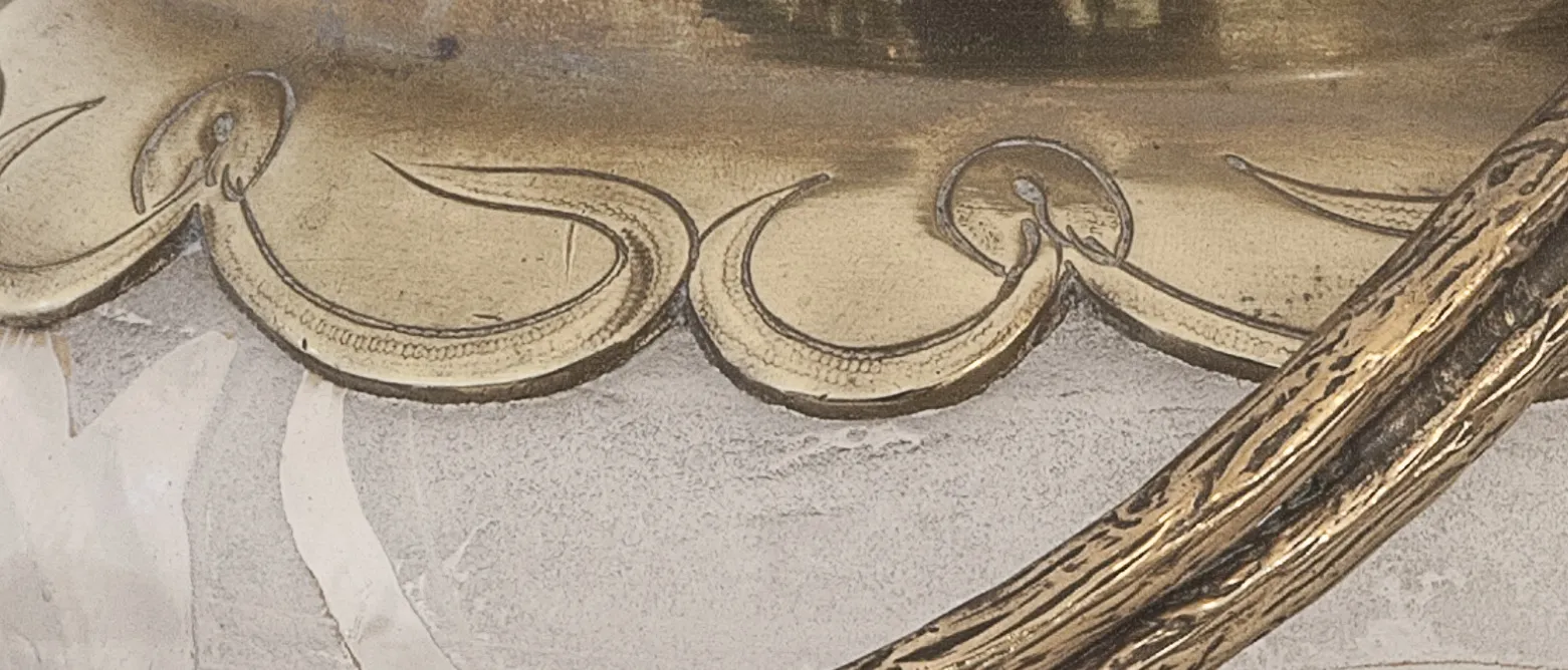 Portacaramelle antica con design decorativo in oro e argento