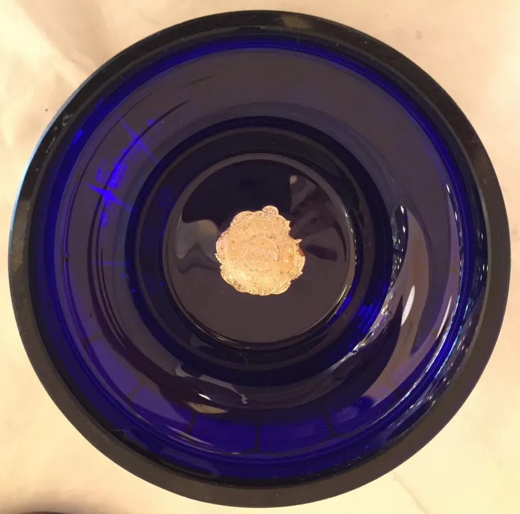 Caixa de bombons antiga azul, forma redonda, com detalhes