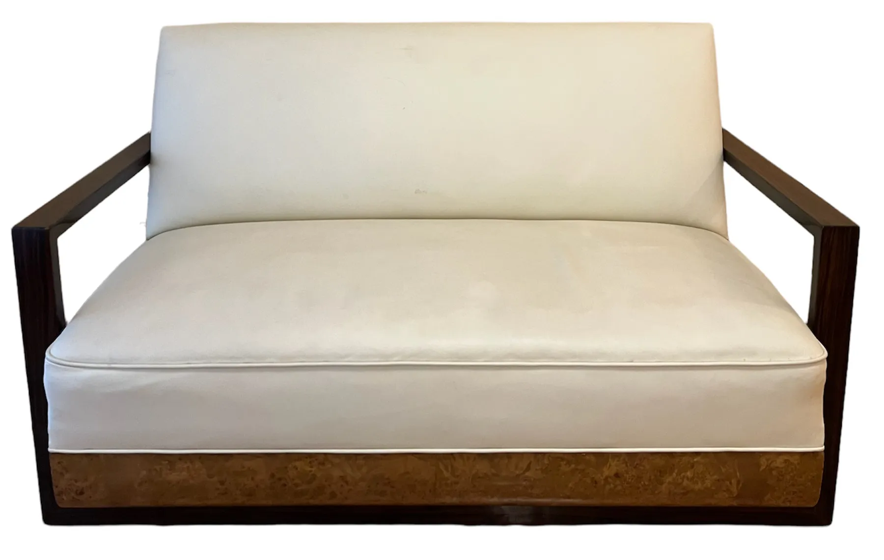 Poltrona antica comoda con braccioli e design semplice