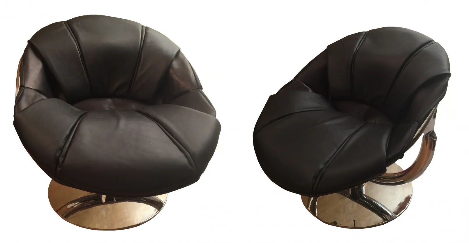 ensemble de fauteuils antiques avec base en métal dans un cadre chaleureux.