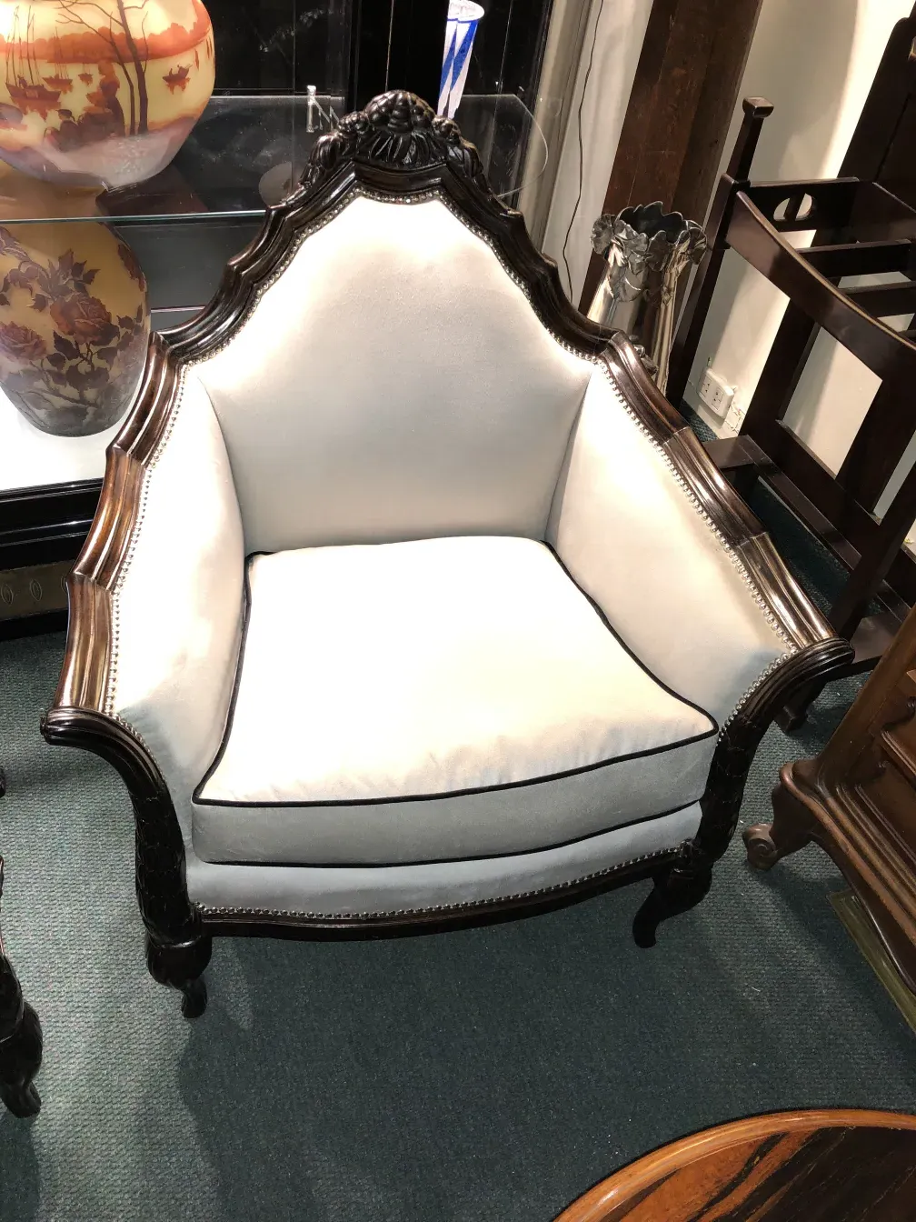 poltronas antigas paul follot com design elegante em ambiente clássico