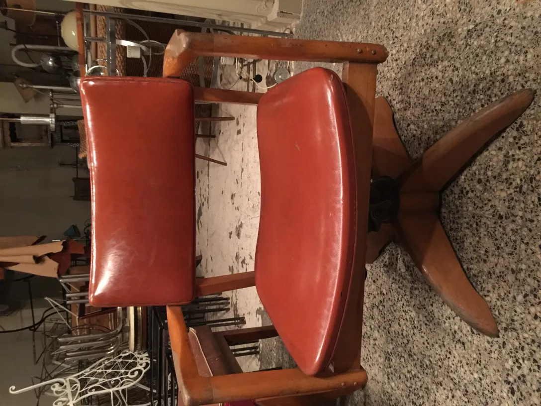 Poltrona da ufficio antica con rivestimento rosso