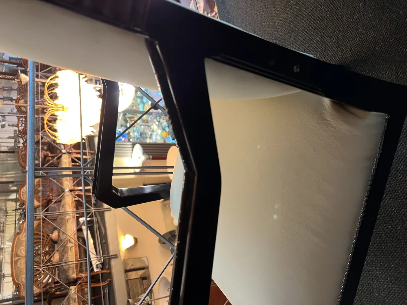 Antiker Bürosessel in einer gemütlichen Umgebung