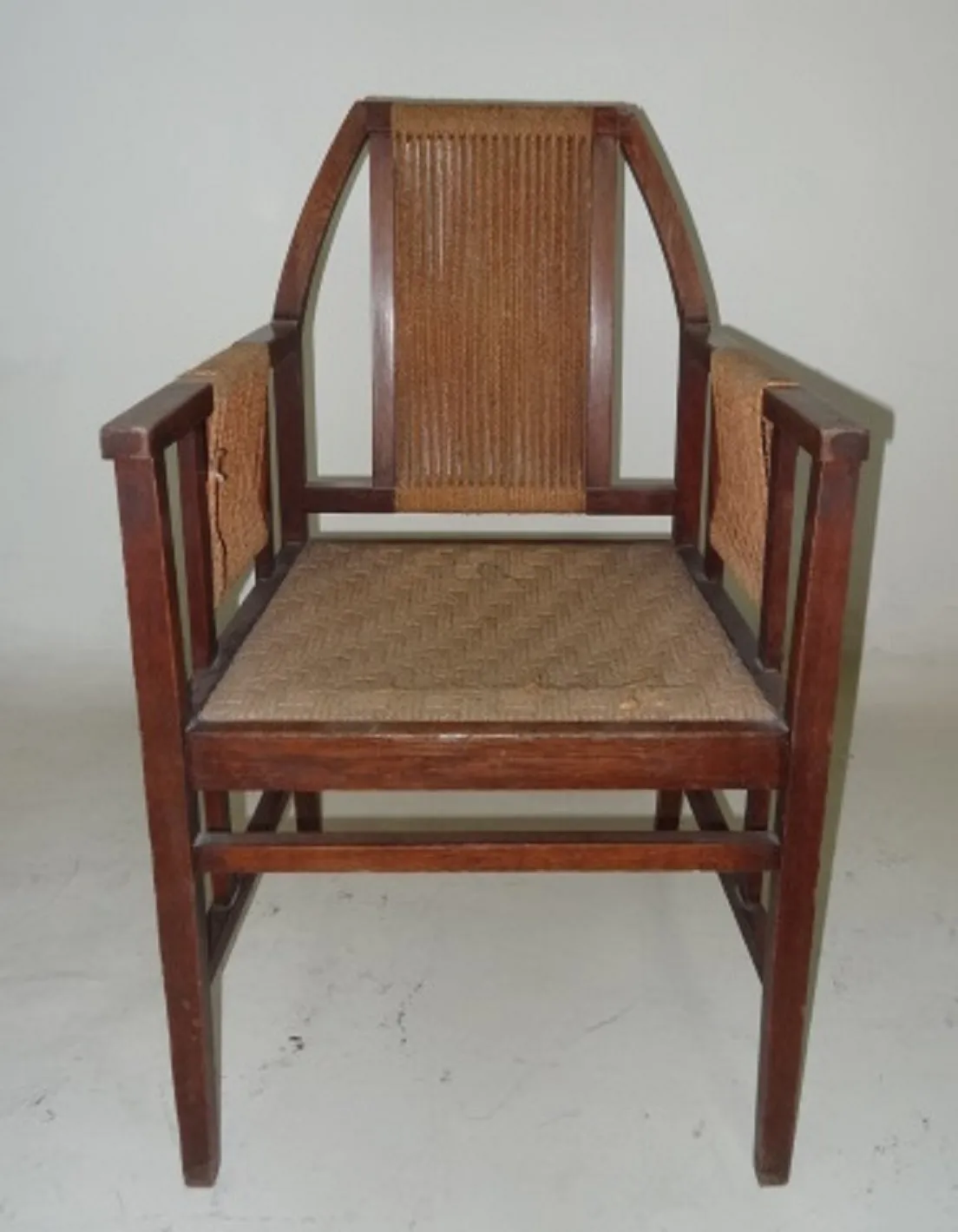 Fauteuil de bureau ancien avec cadre en bois et assise tissée