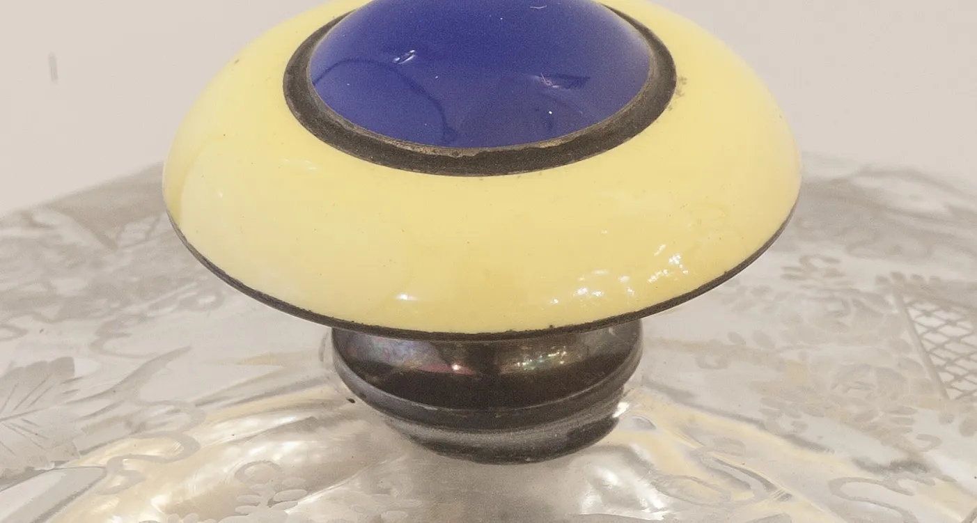 caramelera antigua con tapa amarilla y azul, decorativa