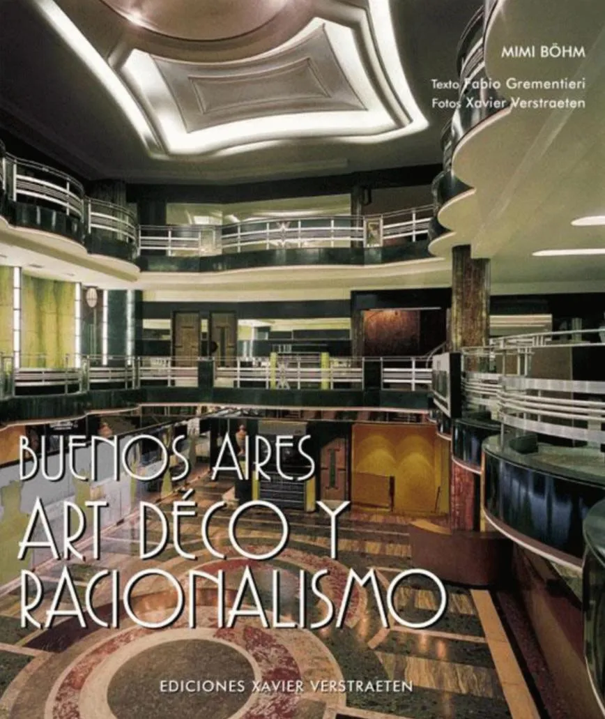 Seis cadeiras antigas cercadas por decoração art déco