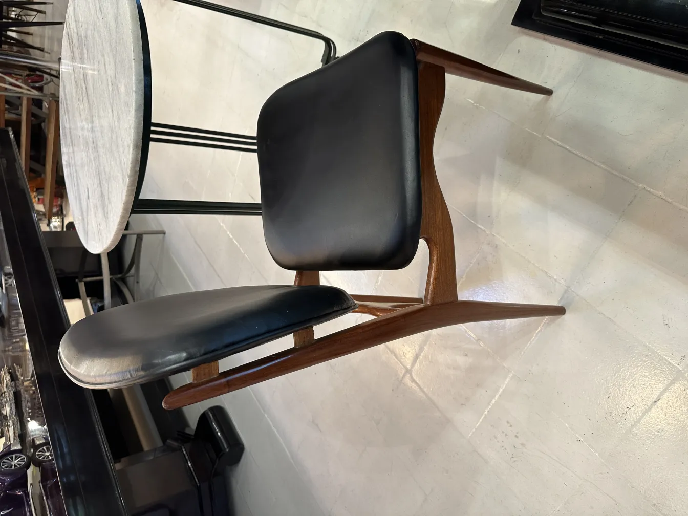 chaises anciennes de design avec pieds fins