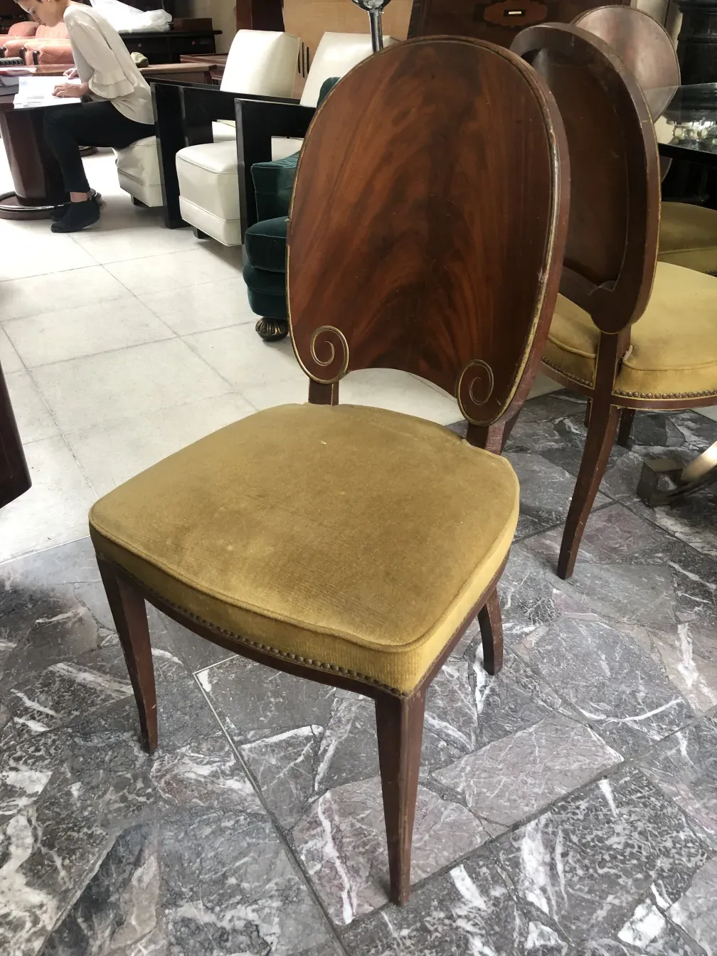 Vista di 12 eleganti sedie antiche jansen