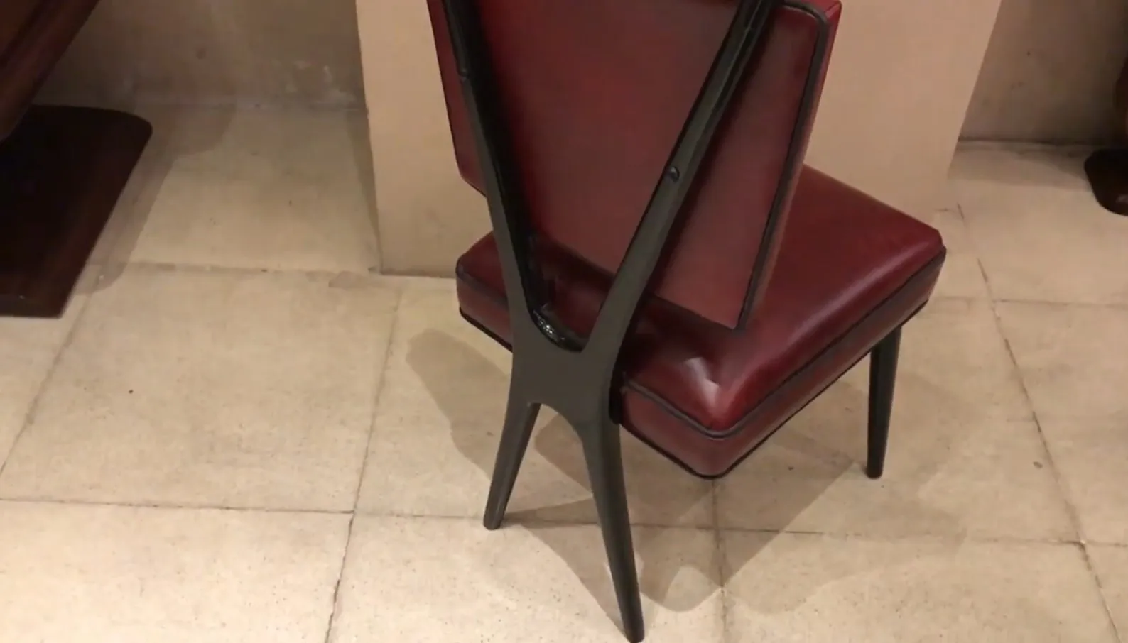 12 sillas antiguas con un diseño elegante y cómodo