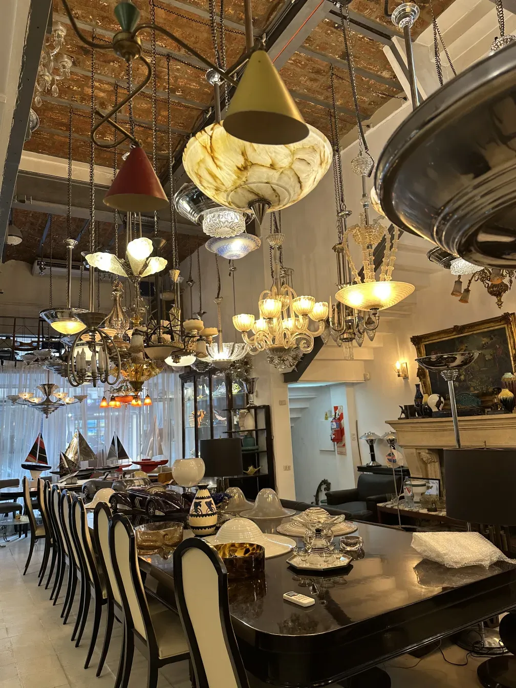 View of a table with 12 antique chairs jansen in a decorative setting
