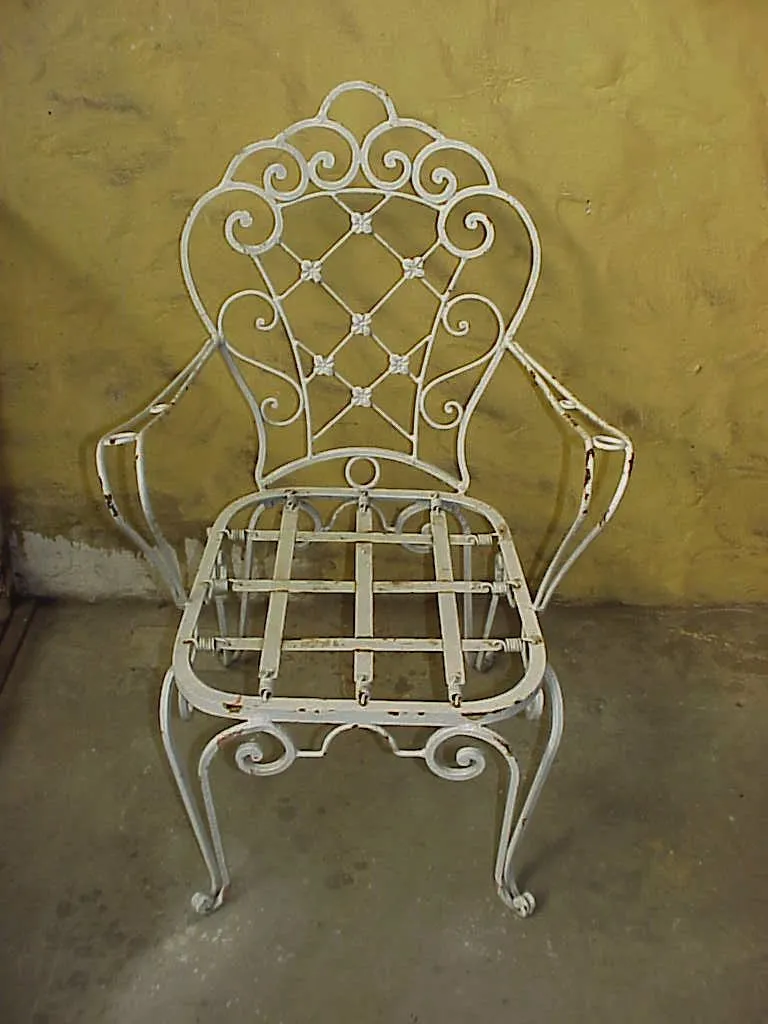 Poltronas de jardim antigas com design elegante e conforto