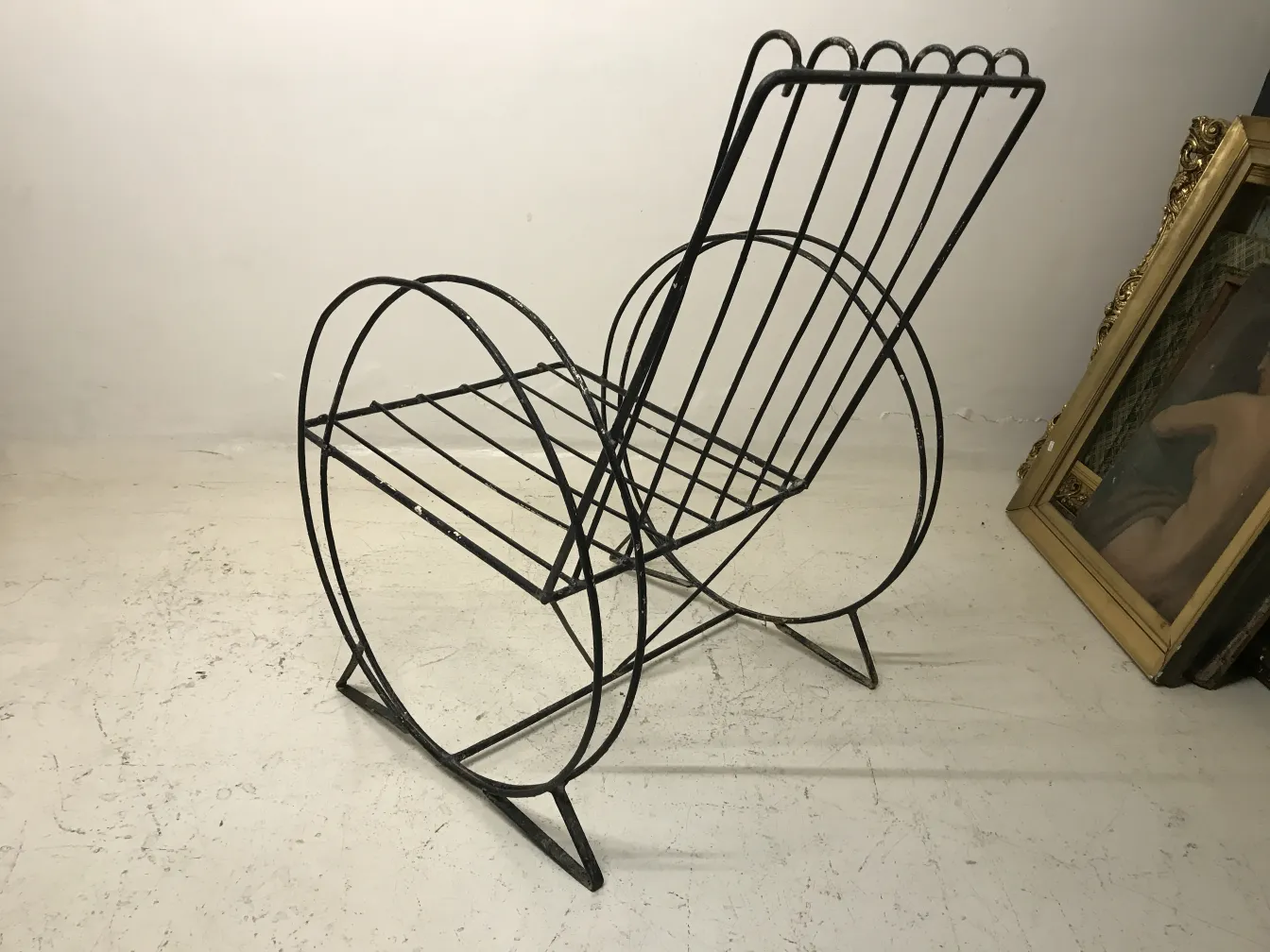 Poltronas de jardim antigas, design em ferro, encosto alto