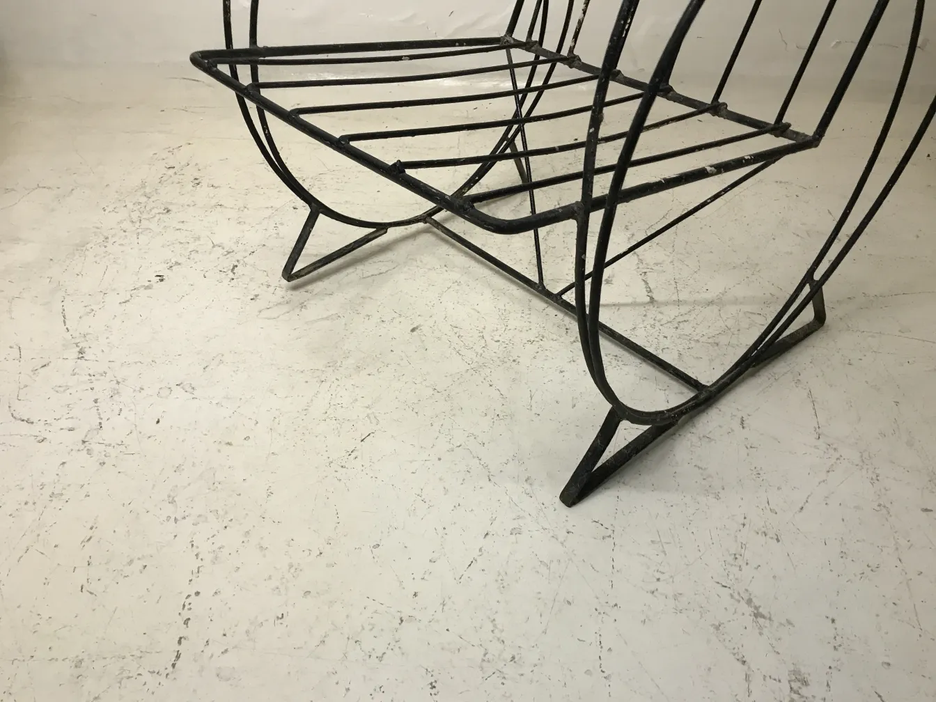 Zwei antike Garten-Sessel mit stilvollem Design