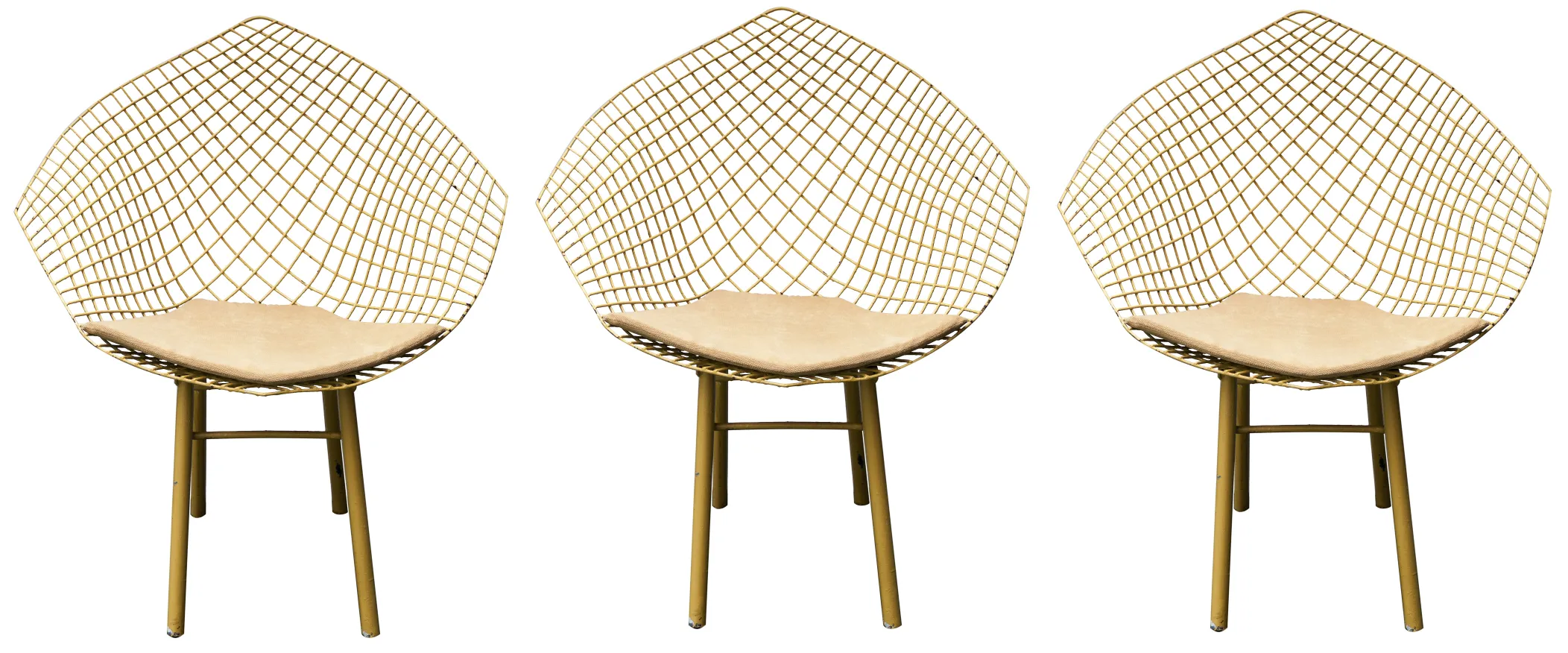 tre poltrone da giardino con design vintage, dorate